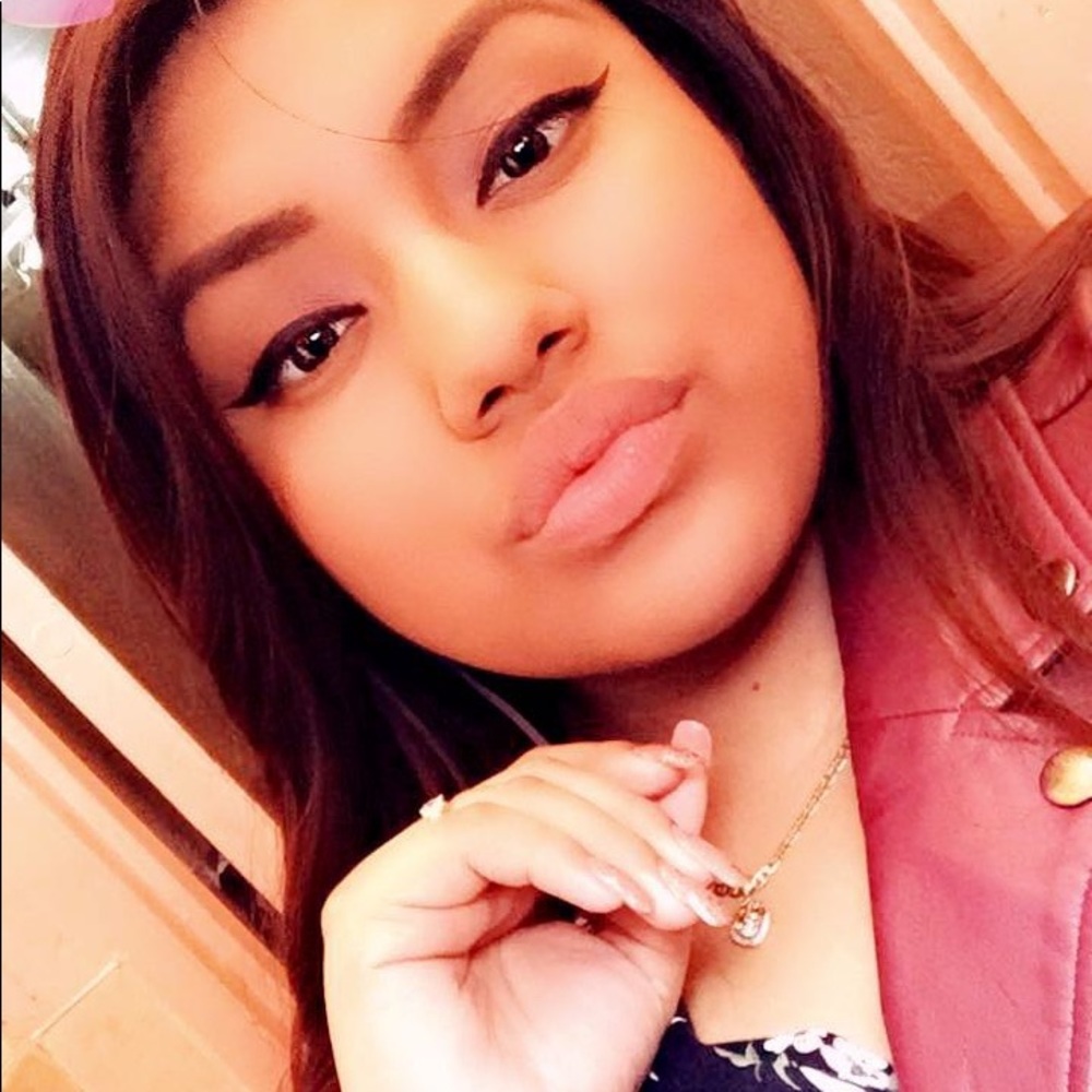 Meet your Posher, Anahi